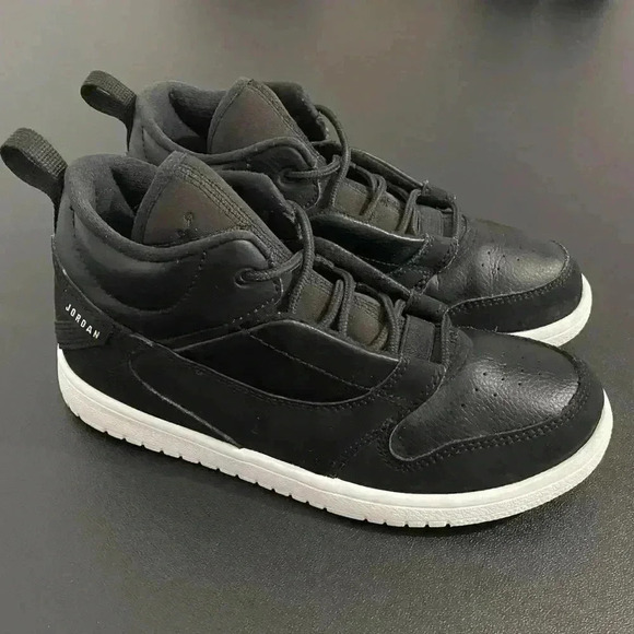 Nike Air Jordan Fadeaway GS Black Sneakers - Picture 3 of 12